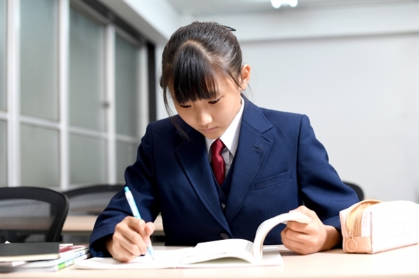 自宅で四谷大塚・東進の授業が受けられる|東進オンライン学校の魅力徹底解説